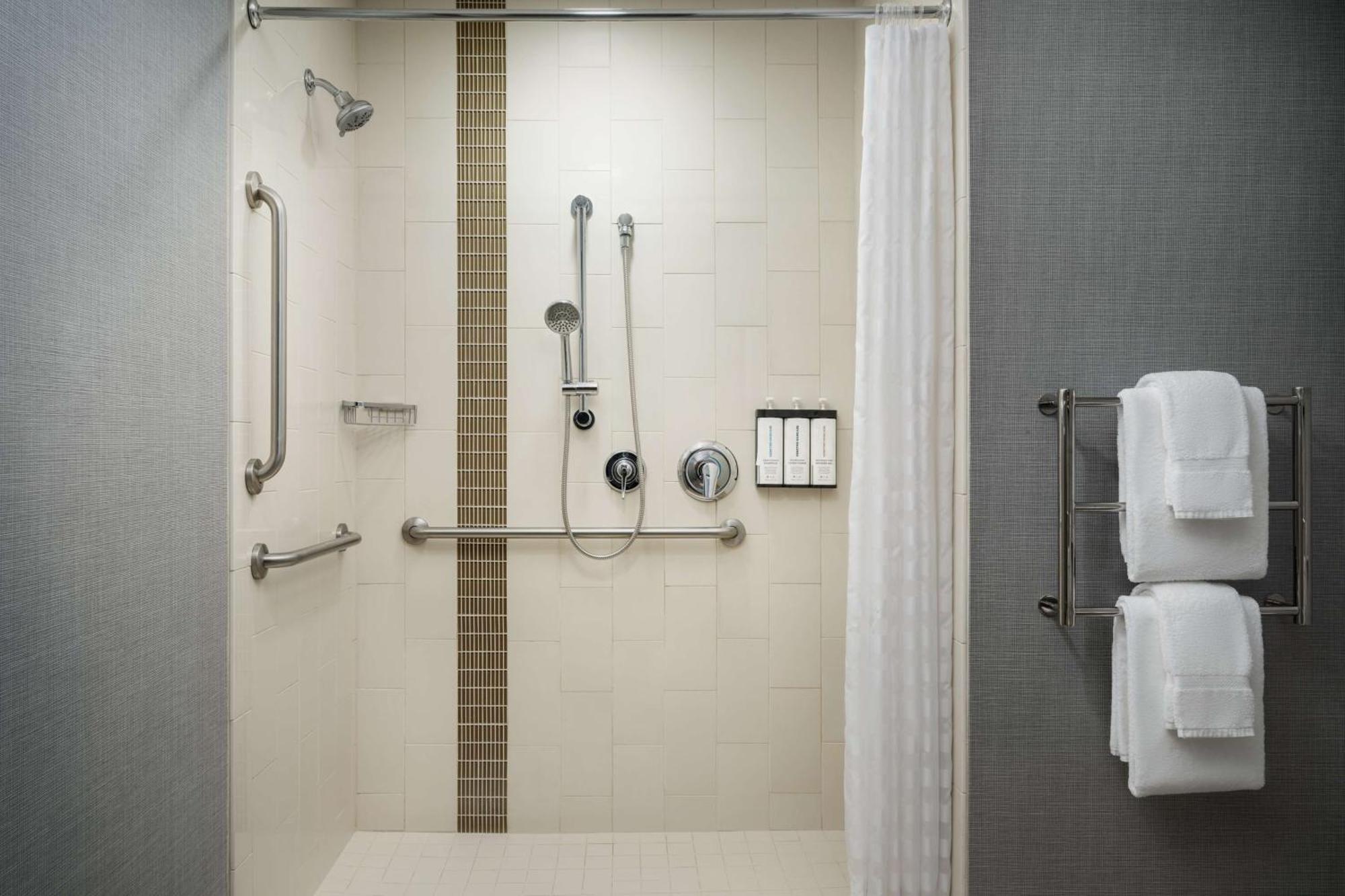 Hyatt Place Canton Lake Cable Bagian luar foto